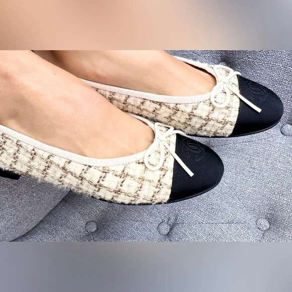 CHANEL 2025K ECRU BEIGE GOLD TWEED BALLET FLATS SIZE 39. New box dust bags - Picture 16 of 16